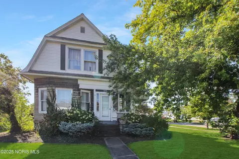 229 W 4th St, Port Clinton, OH 43452