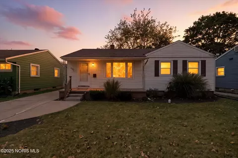 1381 Junior Dr, Maumee, OH 43537