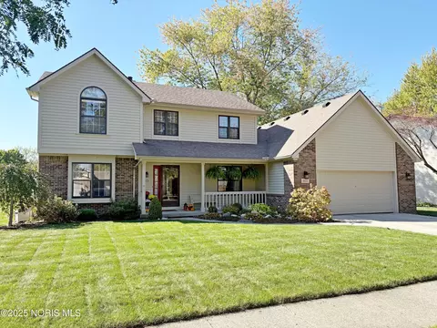 853 Champagne Ave, Bowling Green, OH 43402