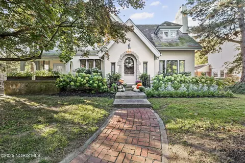 3305 W Bancroft St, Ottawa Hills, OH 43606