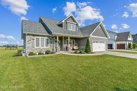 1209 Apache Dr, Wauseon, OH 43567