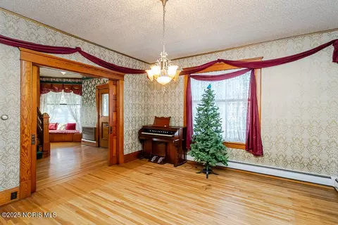 Dining - 504 E Main St, Leipsic, OH 45856 photo 2 of 5