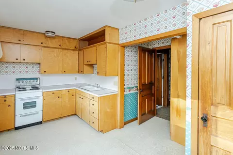 Kitchen - 504 E Main St, Leipsic, OH 45856 photo 9 of 10