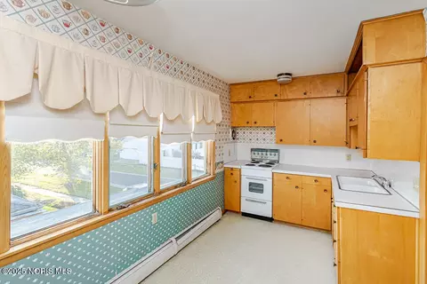 Kitchen - 504 E Main St, Leipsic, OH 45856 photo 8 of 10