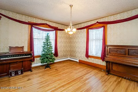 Dining - 504 E Main St, Leipsic, OH 45856 photo 1 of 5