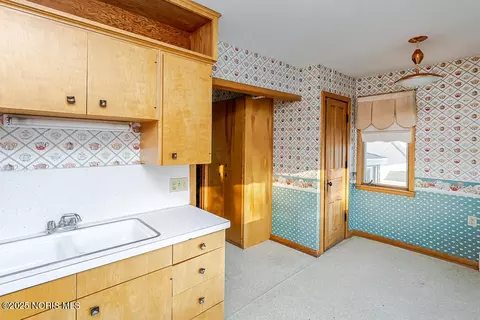 Kitchen - 504 E Main St, Leipsic, OH 45856 photo 10 of 10