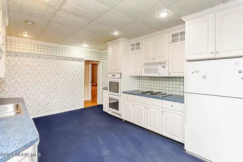 Kitchen - 504 E Main St, Leipsic, OH 45856 photo 4 of 10
