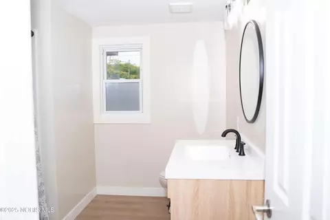 Bath - 418 E Baldwin St, Paulding, OH 45879 photo 2 of 7