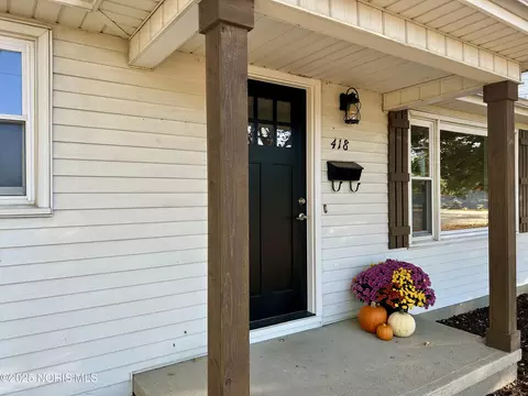 Exterior - 418 E Baldwin St, Paulding, OH 45879 photo 2 of 2