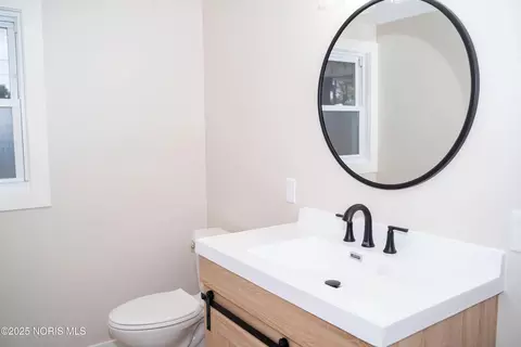 Bath - 418 E Baldwin St, Paulding, OH 45879 photo 3 of 7