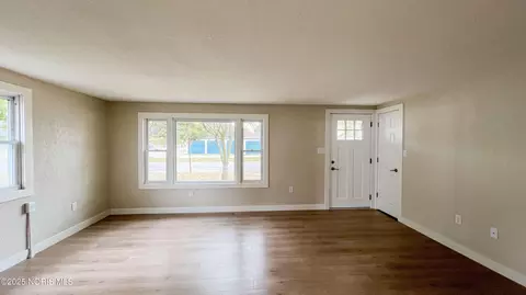Living - 418 E Baldwin St, Paulding, OH 45879 photo 9 of 12