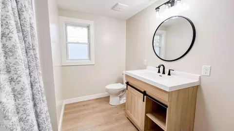 Bath - 418 E Baldwin St, Paulding, OH 45879 photo 6 of 7