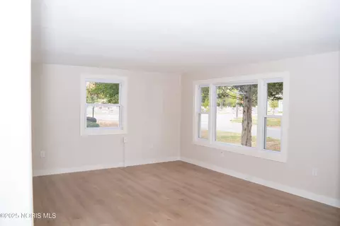 Living - 418 E Baldwin St, Paulding, OH 45879 photo 1 of 12