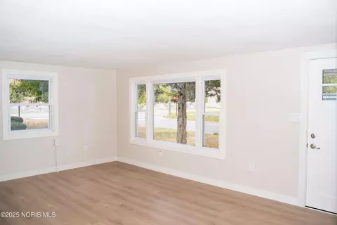 Living - 418 E Baldwin St, Paulding, OH 45879 photo 2 of 12