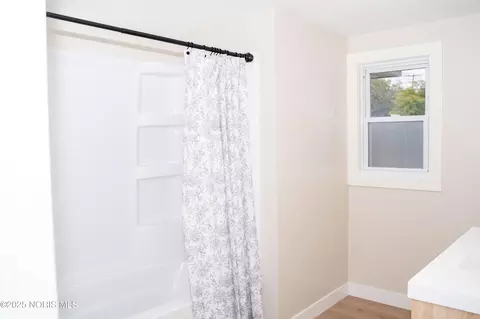 Bath - 418 E Baldwin St, Paulding, OH 45879 photo 1 of 7