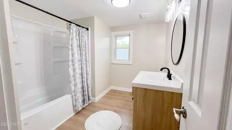 Bath - 418 E Baldwin St, Paulding, OH 45879 photo 5 of 7