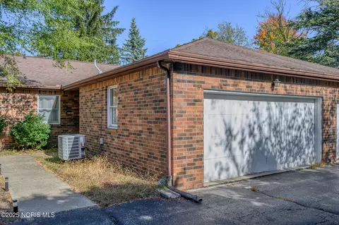 4239 W Central Ave #4239, Ottawa Hills, OH 43606