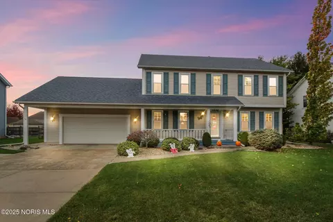 1102 Heritage Ln, Oregon, OH 43616
