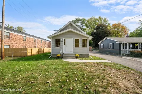 5768 Home Ln, Toledo, OH 43623