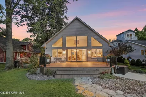 1324 S Dubbert Rd, Port Clinton, OH 43452