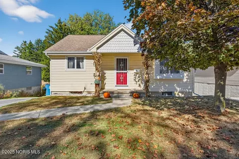 1923 Watts Ave, Oregon, OH 43616