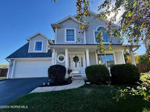 664 Little Creek Dr, Perrysburg, OH 43551
