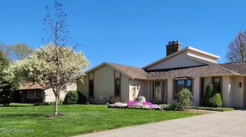 229 Lakeview Dr, Bryan, OH 43506