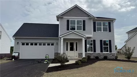 717 W Ironwood Dr, Rossford, OH 43460