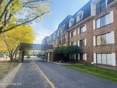 4343 W Bancroft St #3L, Ottawa Hills, OH 43615