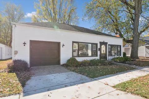 707 Park St, Napoleon, OH 43545