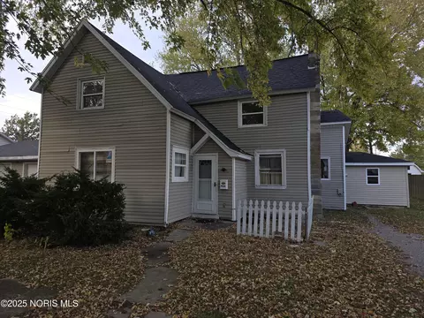 408 W Elm St, Deshler, OH 43516