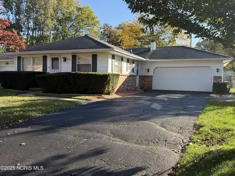 5910 Comet Ave, Toledo, OH 43623