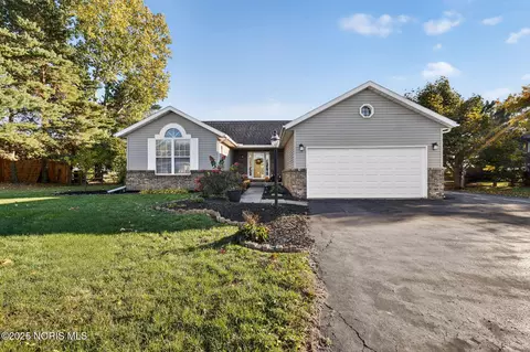 925 W Melrose Ave, Findlay, OH 45840