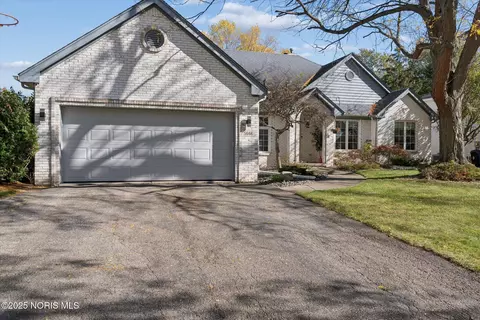 5666 Fox Hollow Ct, Sylvania, OH 43560