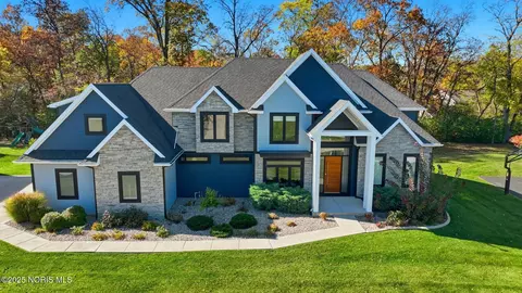 26077 Seminary Rd, Perrysburg, OH 43551
