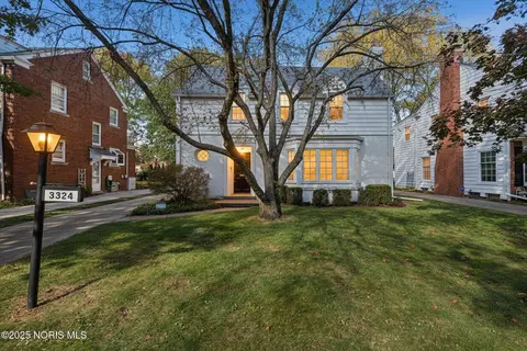 3324 Pelham Rd, Ottawa Hills, OH 43606