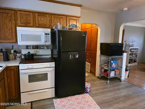 Kitchen - 117 Fairview St, Lyons, OH 43533 photo 2 of 2