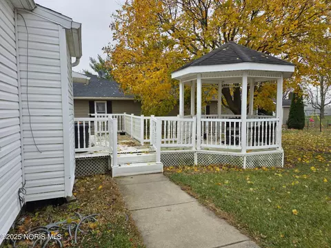 Exterior - 117 Fairview St, Lyons, OH 43533 photo 2 of 4