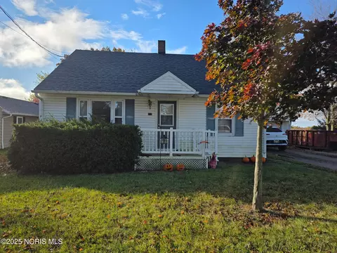 117 Fairview St, Lyons, OH 43533