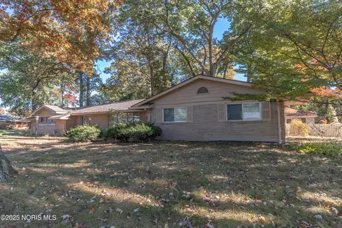 2526 Valley Brook Dr, Toledo, OH 43615