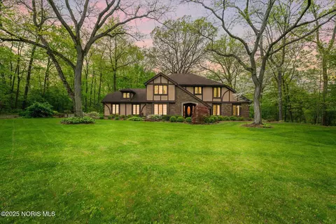 26101 Willowbend Rd, Perrysburg, OH 43551