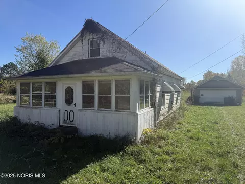 8740 Cedar Point Rd, Oregon, OH 43616
