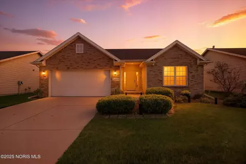 10919 S Lakes Dr, Perrysburg, OH 43551