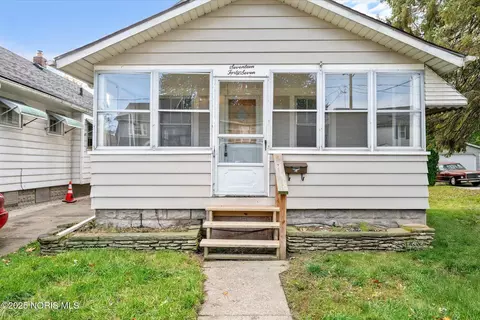 1747 Duncan Rd, Toledo, OH 43613