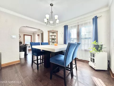 Dining - 2000 Alvin St, Toledo, OH 43607 photo 2 of 4