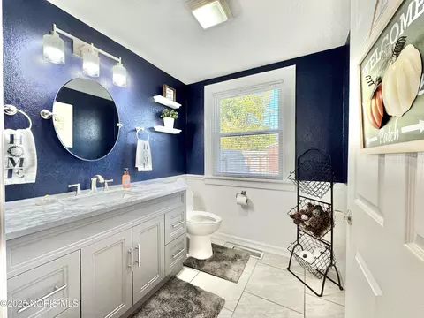 Bath - 2000 Alvin St, Toledo, OH 43607 photo 1 of 3