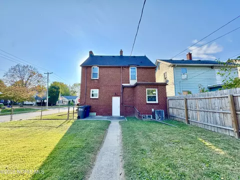 Exterior - 2000 Alvin St, Toledo, OH 43607 photo 5 of 7