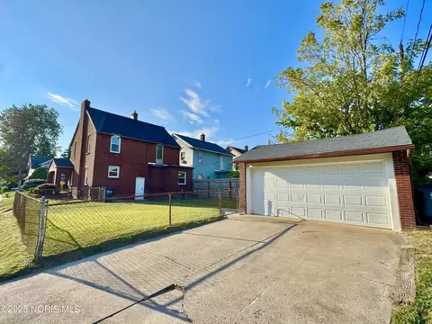 Exterior - 2000 Alvin St, Toledo, OH 43607 photo 4 of 7