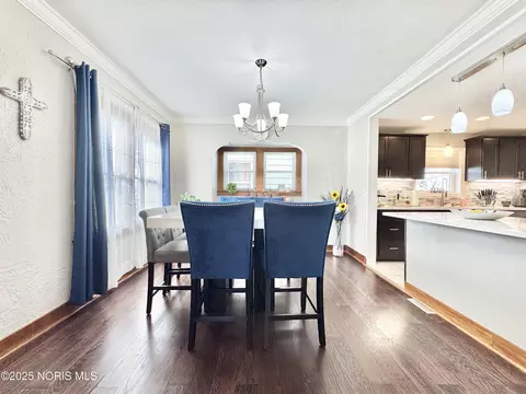 Dining - 2000 Alvin St, Toledo, OH 43607 photo 4 of 4