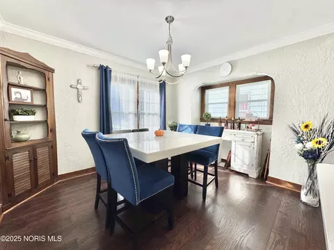 Dining - 2000 Alvin St, Toledo, OH 43607 photo 3 of 4